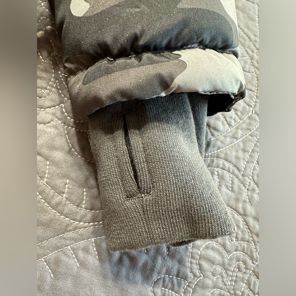 Thereabouts Boys Black Camo Heavyweight Puffer Jacket NWT Size XXS 4/5 - Picture 3 of 8